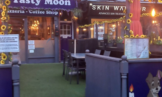 London Borough of Bromley Cabina | Peaceful place to stay with nice on site Restaurants
