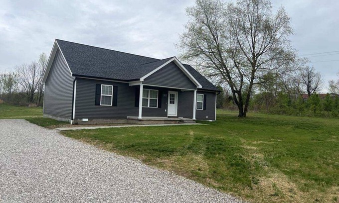 Cave City Casa | Peaceful private 3 bedroom & 2 bathroom new home near Mammoth Cave.