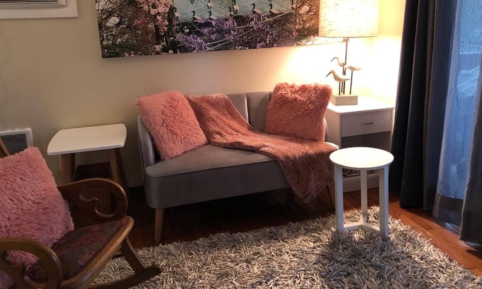 Lake Oswego Apartamento | Private Peaceful bellamente amueblado Aire Cond. Apartamento-Libre wify y cable.