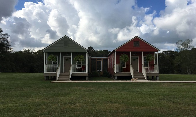 Iberia Parish Cabaña | Tranquilo, cabañas privadas en Bayou Teche