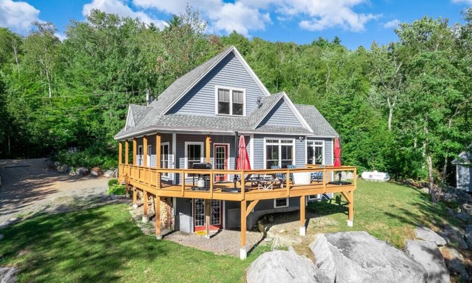 Otis Casa | Peaceful & Private Lakefront Home