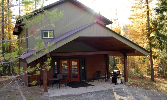 Columbia Falls Casa | Pacífica, cabaña privada en Pines cerca de C. Falls & W. Glaciar, Dbl. Occup. Tarifas
