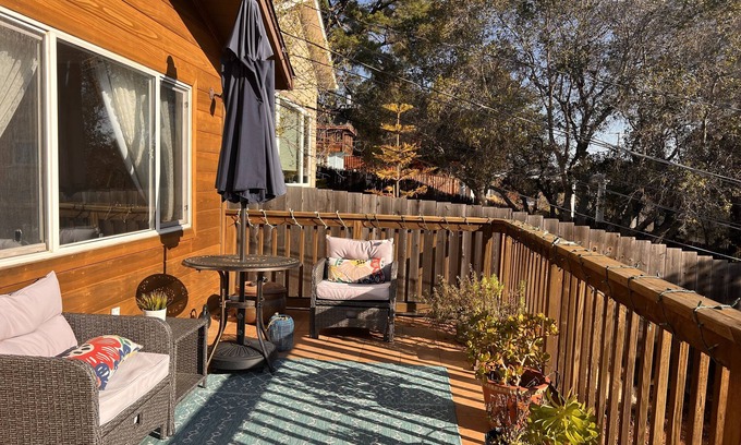 Belmont Casa | Peaceful quiet room in the Belmont Hills monthly only