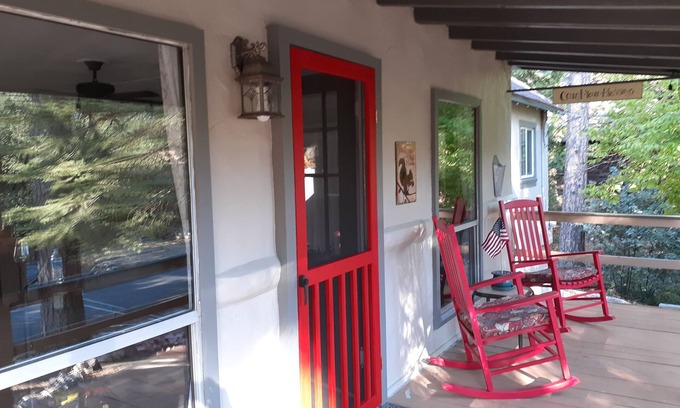 Crestline Casa | Peaceful, Quite Location ! Close to Everything! "31 Day Minimum"