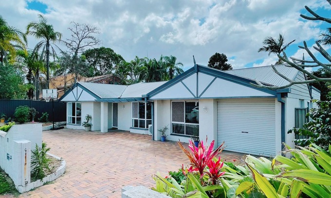 Hillcrest Casa | Peaceful, Relaxing Getaway 5 Bedroom House With Spa