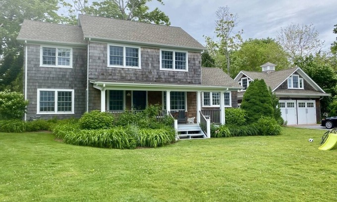 New Suffolk Casa | Peaceful retreat by the North Fork's most beautiful beach