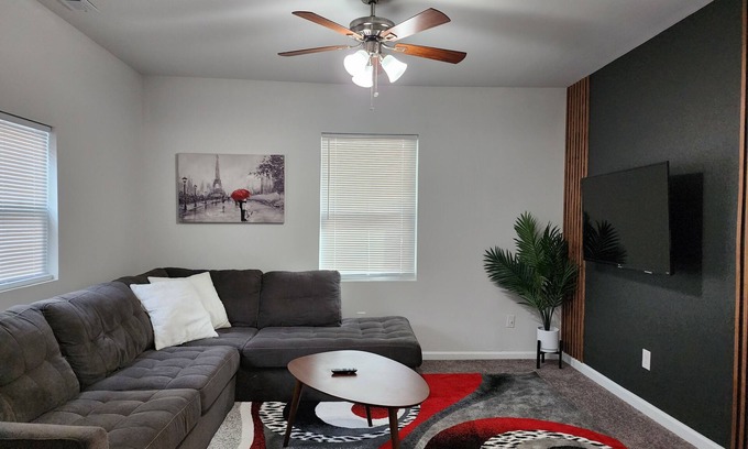 Hanahan Apartamento | Peaceful Retreat Centrally Located Parking/Washer/Dryer onsite. Worry Free stay!