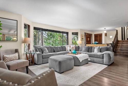 Kenmore Casa | Peaceful Retreat w Pizza Oven Hottub FirePit Views