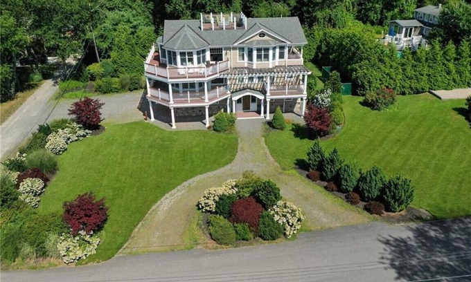 Jamestown Shores Casa | Peaceful Retreat with Beautiful Sunsets and Bay Views