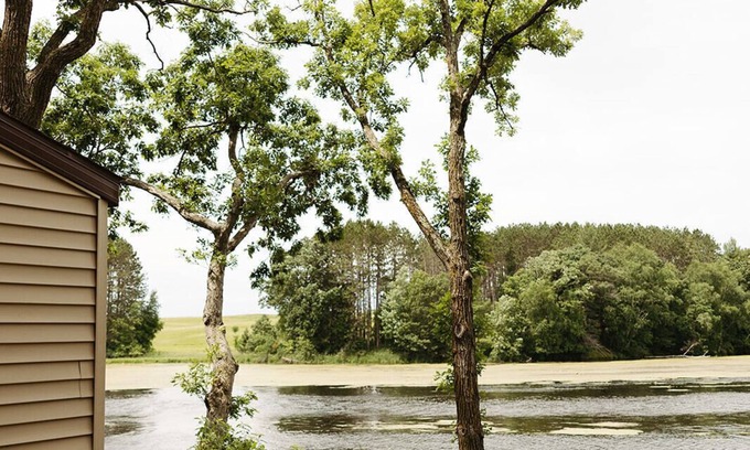 Amery Cabina | Peaceful Riverside Cabin