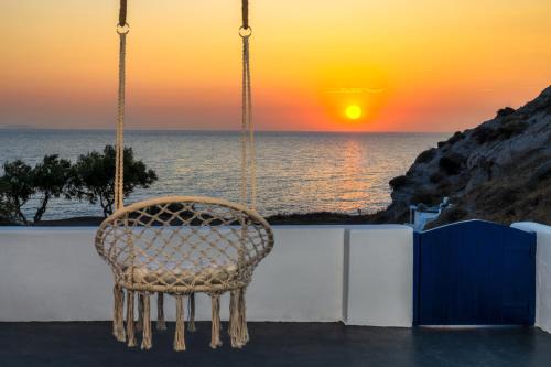 Kamari Casa | Peaceful Seafront Retreat in Santorini -Sonus Mare Beach Houses