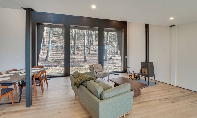 Town of Lloyd Casa | Peaceful Setting: Modern Home in Highland!