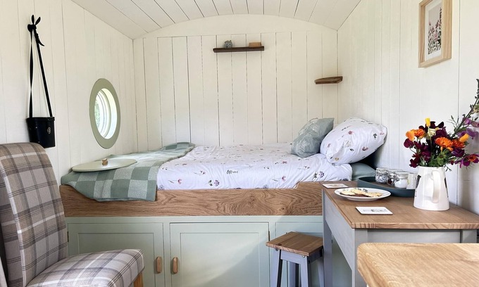 Chittlehampton Cabina | Peacefuldhepherdshutwithhammock