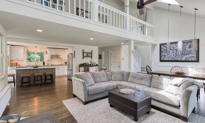 Monterey Casa | Peaceful Lake & Ski Retreat – 5-Min Walk to Beach, Close to 2 Ski Mountains
