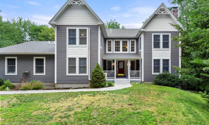 Mount Desert Casa | Peaceful spacious wooded retreat 10 minutes from Acadia's Main Entrance