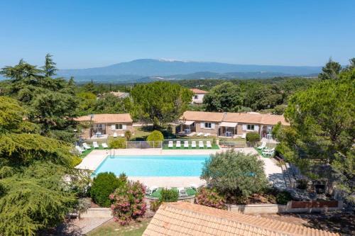 La Roque-sur-Pernes Casa | Peaceful stone house in Provence