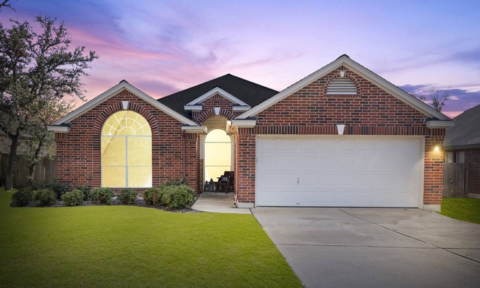 Anderson Mill West Casa | ★Peaceful Suburbs Haven★ | Lush Backyard | ♛Office