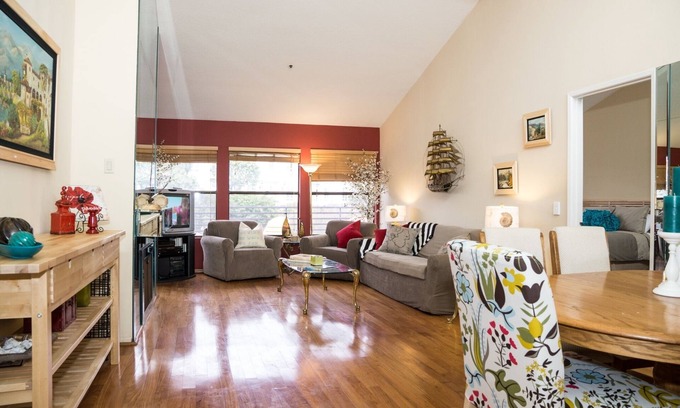 Santa Ana Heights Condominio | Tranquilo Sunny Dual Master PENTHOUSE Family Friendly Beach-Adj