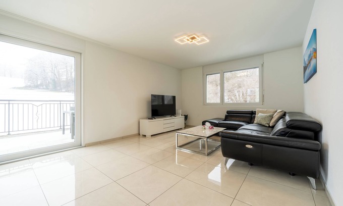 Safenwil Casa | Peaceful Swiss Retreat | Parking + Private Balcony + Hi-Speed WiFi