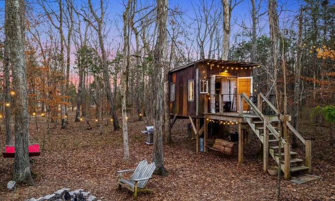 Mount Juliet Cabina | Peaceful Treehouse | Firepit + Grill*Pet Friendly!