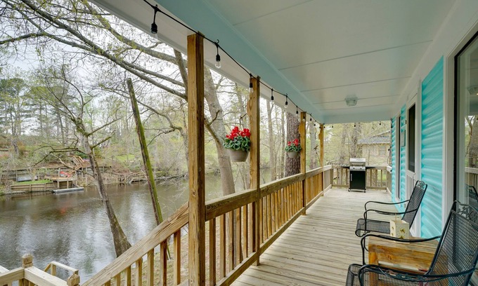 Burgaw Cabina | Peaceful Treetop Hideaway w/ Riverfront Views