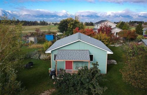 Corvallis Casa | Peaceful Vacation Getaway, Private Yard, Hot Tub, 360 Views, Cozy Cottage in the heart of the Bitterroot Valley, Sage Cottage 406