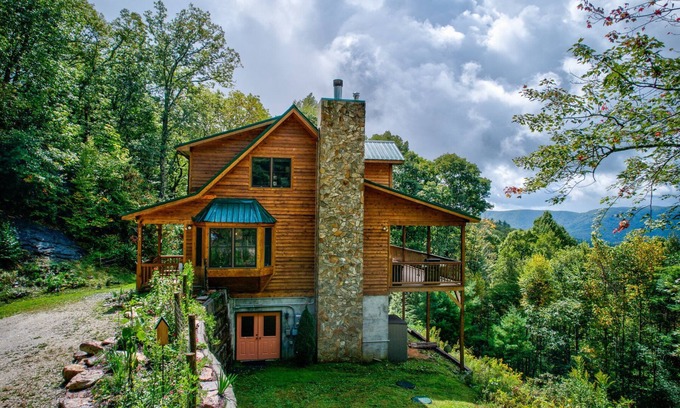 Altamont Casa | Peaceful View- 3 bed 3 bath home near Jonas Ridge. Pet friendly, mountain view, and a fire pit