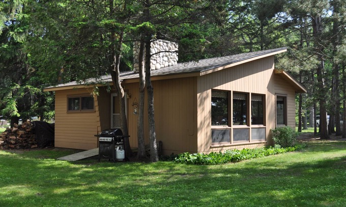 Glen Arbor Villa | Villa tranquila en las costas de arena azucarada de Big Glen Lake.