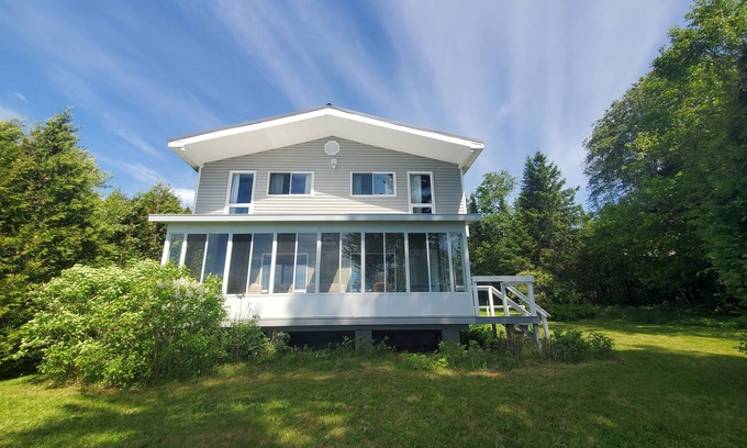 Algoma District Cabaña | Peaceful Waterfront Cottage - minutes to beach