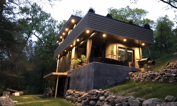 Prescott Casa | Peaceful Waterfront - Frank Lloyd Right Inspired Home