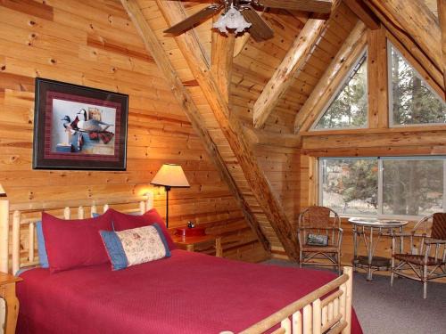Chiloquin Casa | Peaceful Waterfront Log Cabin near Crater Lake National Forest, Oregon