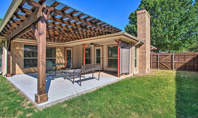 Waxahachie Casa | Peaceful Waxahachie Home w/ Private Backyard!