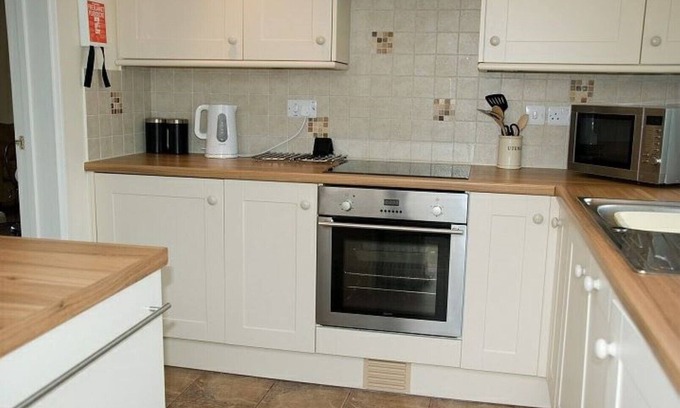 Llanfyrnach Casa | Tranquilo, bien equipado, admite mascotas, carácter bungalow