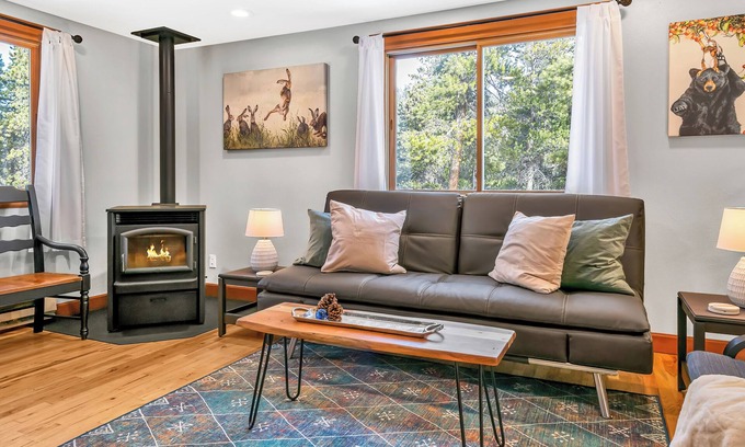 Coal Creek Canyon Casa | Peaceful Wooded 2-bedroom Family Friendly Modern Retreat - 30 Day+ Stay Only