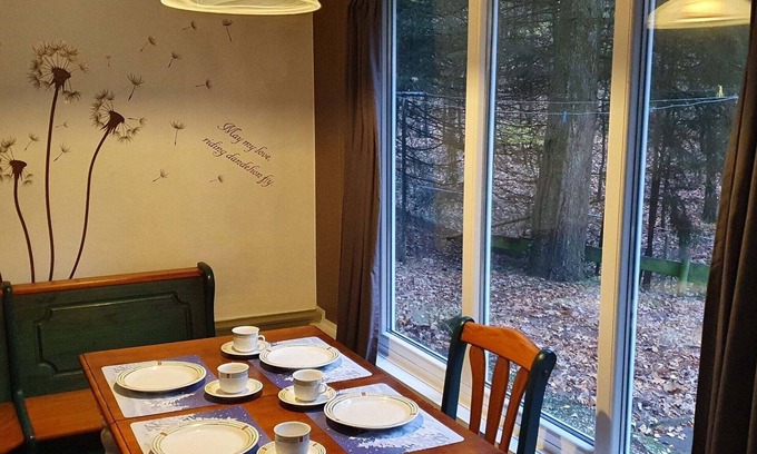 Dilsen-Stokkem Chalet De Esquí | Acogedor chalet en Lanklaar cerca del bosque