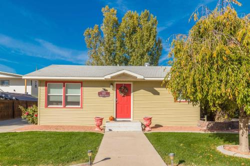 Fruita Casa | Peach House Iii - Cozy Downtown Getaway W-Big Yard