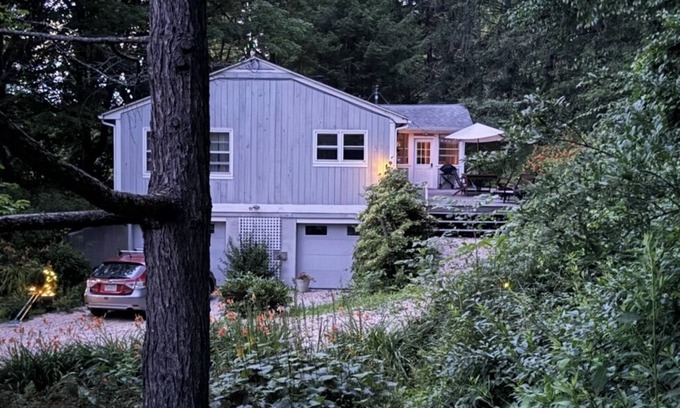 Pine Plains Casa | Peacock Garden Cottage, A Unique Upstate Find