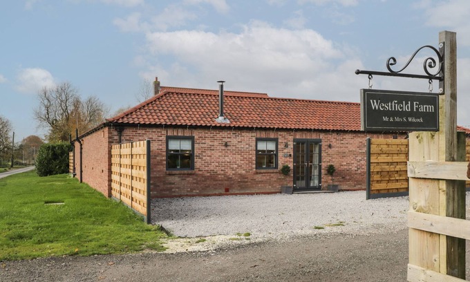 Fangfoss Cabaña | PEACOCKS REST, pet friendly, luxury holiday cottage in Pocklington