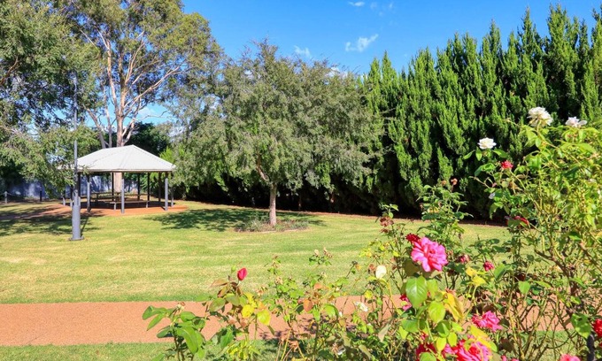 Peak Hill Hotel | Peak Hill Golden Peak Budget Motel