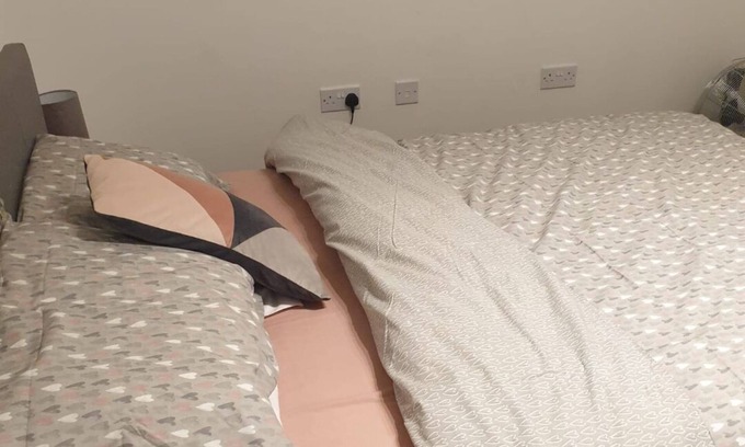 South Hornchurch Apartamento | Peak Serene Spacious 2-Bedroom close to Amenities and free parking