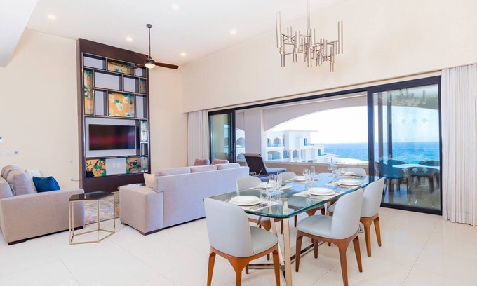 Los Cabos Hotel | Peak Whale Season! -3BR Penthouse - Ocean tower. Dates: January 03 - 10 -2026