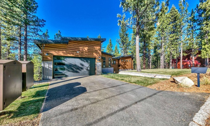 Montgomery Estates Cabina | PeakView: Air Conditioning, Luxury 6br, Hot Tub Game Room, Theater, Bar, Near Lake, Heavenly, Hiking
