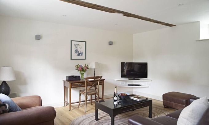 Thatcham Cabaña | Pear Tree-Rural-Romántico-Baño con bañera-Vista al Jardín