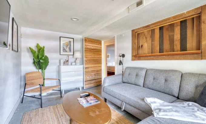 Alphabet Historic District Casa | Pearl District Stay AC + WiFi 2BR Sleeps 4