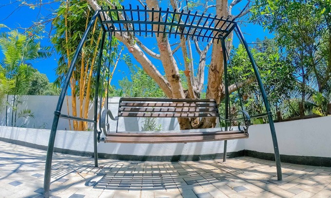 Udunuwara Hotel | Pearl White Palace