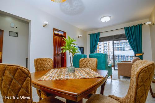 Kampala Apartamento | Pearls and Olives - stylish stays near Serena Kigo