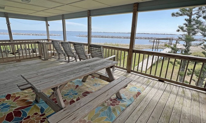 Golden Meadow Casa | Pearly Whites - Bay Front - Island Realty