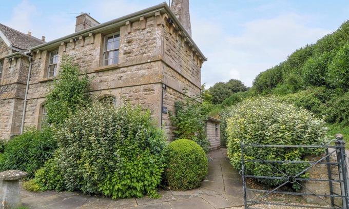 Biddestone Cabaña | PEARTREE, pet friendly, character holiday cottage in Colerne