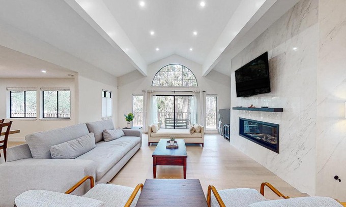 Del Monte Forest Casa | Pebble Beach Abundant Oasis