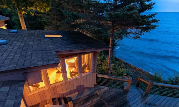 Lutsen Casa | Pebble Beach Paradise on Lake Superior. Amazing views, updated & fresh inside.